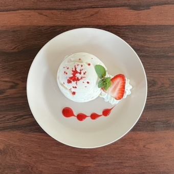 季節フルーツのカッサータ(アイスケーキ)