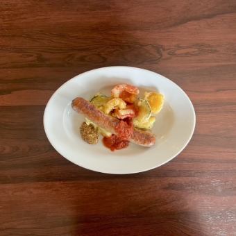 自家製。サルシッチャと夏野菜のフリット