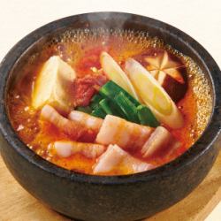 石焼き旨辛豚キムチ鍋