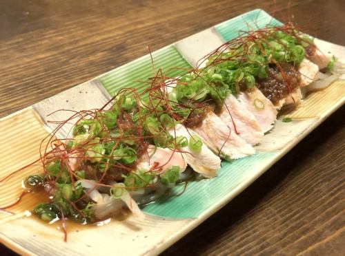 柔らかい蒸し鶏の冷菜　香味黒酢ソース