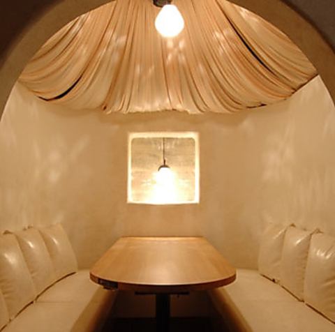 餐廳由藝術家團體「TOKYO12」監修，所有座位都是完全私密的♪♪