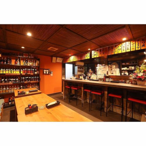 暖かい照明に包まれるゆったりとした店内で至福の時間を