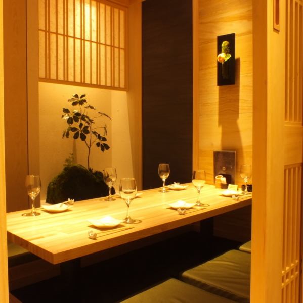 [Various banquets / entertainment / private rooms] A completely private room recommended for private dinner parties and entertainment.If connected, it can be used as a completely private room for up to 14 people.