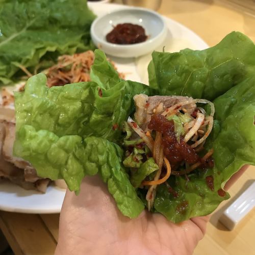 Seasoned samgyeopsal (with lettuce)