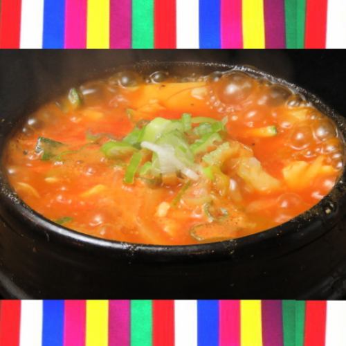 Cold is the cause of all illnesses! Warm and energetic ★ The body is also warm "Sundubu Jjigae" 830 yen (tax included)