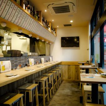 カウンター席はお一人でもどうぞ！おしゃべり好きな店長がお待ちしてます♪