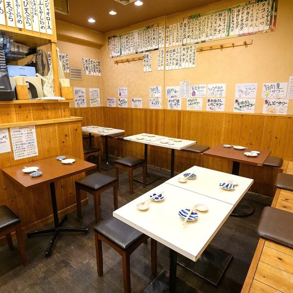 木目基調で統一された広々とした店内は、38名様まで同時にご利用いただけます。グループ・団体様のご利用も大歓迎です。一人でふらっと昼飲み、女子会・会社宴会などの飲み会、二軒目のご来店など、様々なシーンでご利用いただけます。