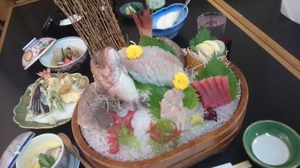 料理のみ、会席【潮の香コース】　4280円　生き々とした鯛の活け造りが豪華！当日追加料理もｏｋ