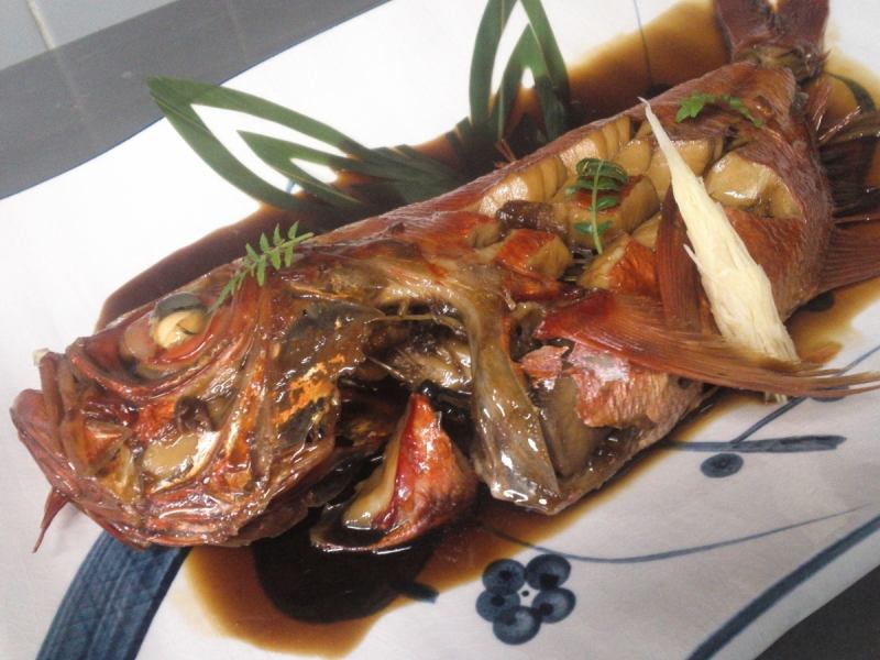 煮魚、焼き魚！特に煮魚は板前の腕の見せ所。金目鯛、イサキ、かさご、メバルなど。