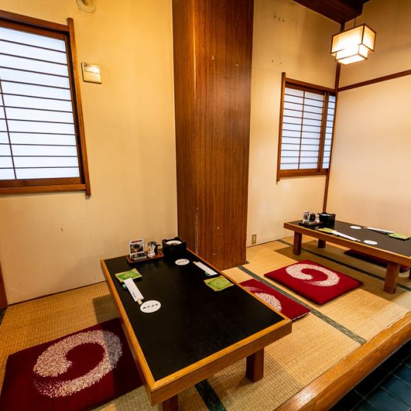 店内はゆったりくつろげるお座敷席と、デートやさく飲みにぴったりの小上がり席をご用意。落ち着いた雰囲気のお店のため、ゆったりとしたひと時を過ごせます。本格和食料理にも関わらず、3時間飲み放題付で5000円からご用意!!!!会社宴会や家族の顔合わせ、接待はもちろんちょっとしたご褒美にもお越しください。