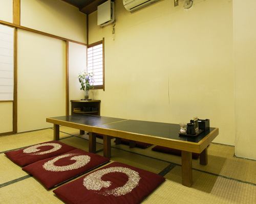 6名様までご利用できる個室。