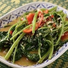 パップンファイデーン（炎の空芯菜炒め）