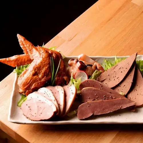 Enjoy the aroma as well as the taste [Smoked Food Platter]