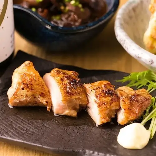 Enjoy the delicious flavor of Okumikawa chicken [Grilled and fried Okumikawa chicken]