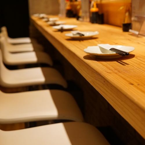<p>Counter seats that cook in front of you ♪ Special seats for 2 people ~ that you can enjoy with your eyes and tastes ★ It is also one of the attractions that you can slowly enjoy meals ♪</p>