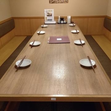 차분한 분위기의 점내에는 BOX석을 준비하고 있습니다.주위의 자리와는 멀어져 있기 때문에, 개인실이 아니어도 느긋하게 연회를 즐길 수 있습니다.꼭 카마도카에서 멋진 연회의 한때를 보내주세요 ♪ 예약 접수 중! ※ 점내 사진은 이미지 사진을 사용하고 있습니다