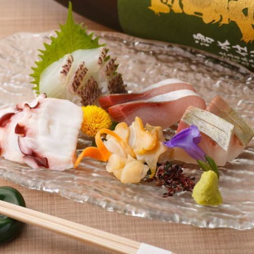 請品嚐來自日本各地的生魚片