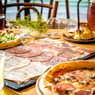 【クラフトビール13種含む飲み放題付】蟹のシカゴピザが食べられる〈全10品〉6600円(税込)コース