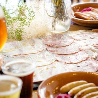 【クラフトビール13種含む飲み放題付】◆カニのシカゴピザ付き◆〈全11品〉7700円(税込)コース