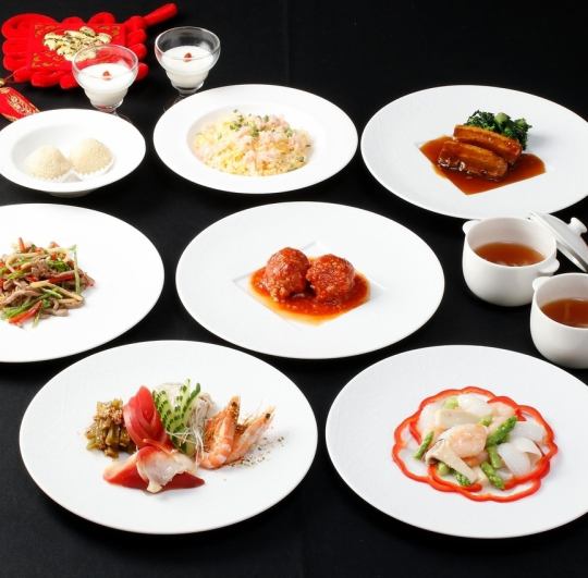 本場、四川料理の伝統を受継いだ料理長が、あっさりと上品な味付けでご提供!! 