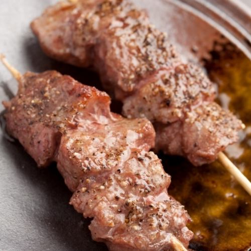 備長炭で焼き上げる【上州豚のもつ焼き】
