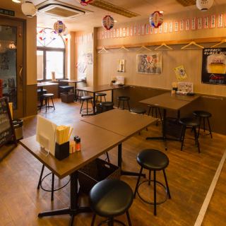 ご友人やご家族とのお食事、会社の同僚との飲み会にぴったりのテーブル席です◎4名様用の席をご用意しており、グループでもゆったりと寛いでいただけます。賑やかに楽しくお食事をお楽しみください♪