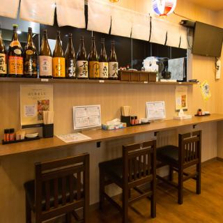 お一人様でのご利用に最適なカウンター席をご用意しております。仕事帰りのサク飲みや、自慢の料理をゆっくりと楽しみたい方におすすめです。職人の手元を眺めながら、心ゆくまでお過ごしください♪