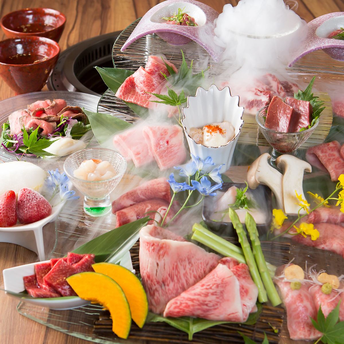 《...Fascinating meat dishes made by Japanese chefs...》 ``Nikuryori Yakiniku Yushokuan'' is a yakiniku restaurant with completely private rooms for all seats.
