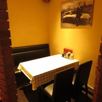 Please enjoy your meal slowly in a semi-private room with partitions, such as for dates or those with small children!