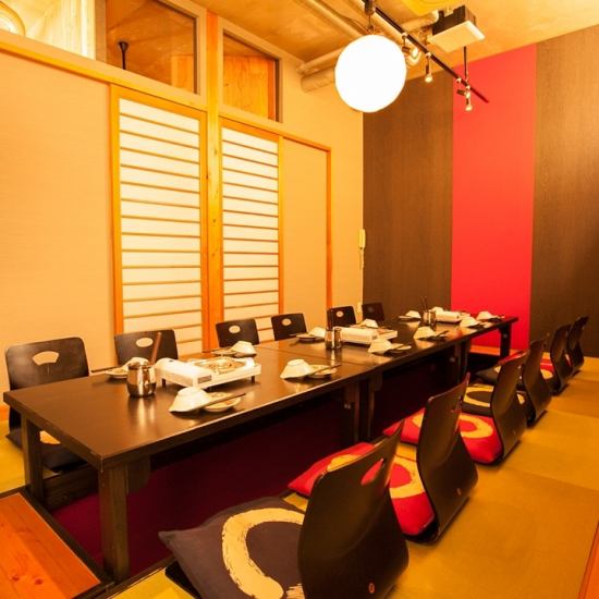 Enjoy while relaxing in a private room or tatami room♪