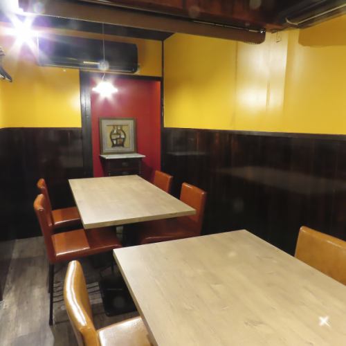 4名様用のテーブル席です