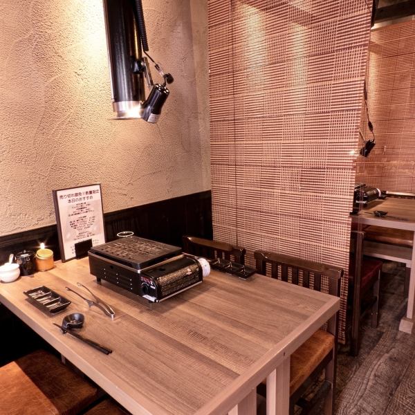 各テーブルには仕切りもあるので安心！ゆっくりとご堪能下さい♪