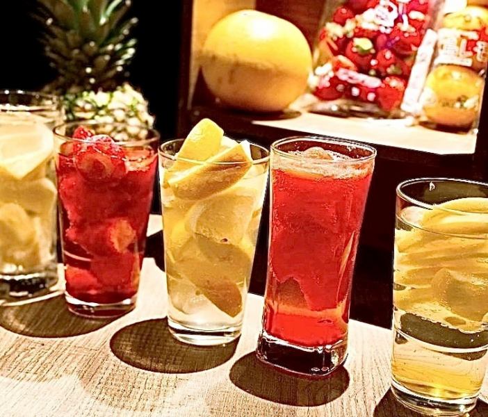 【大人気】２９テラス自慢！旬のフルーツをふんだんに使用したフルーツサワー！！