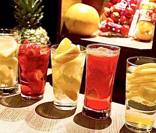 【大人気】２９テラス自慢！旬のフルーツをふんだんに使用したフルーツサワー！！