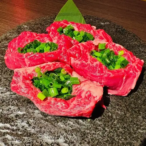 少量葱裙牛排