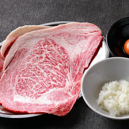 涮涮锅式烤西冷牛排（1 片），配一小份米饭。
