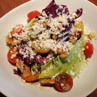 MIX tomato and trevis, blue cheese salad with plenty of walnuts