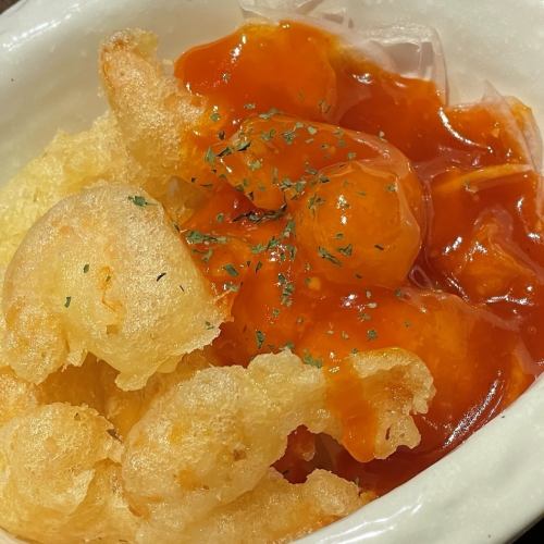 エビのホットチリソースがけ