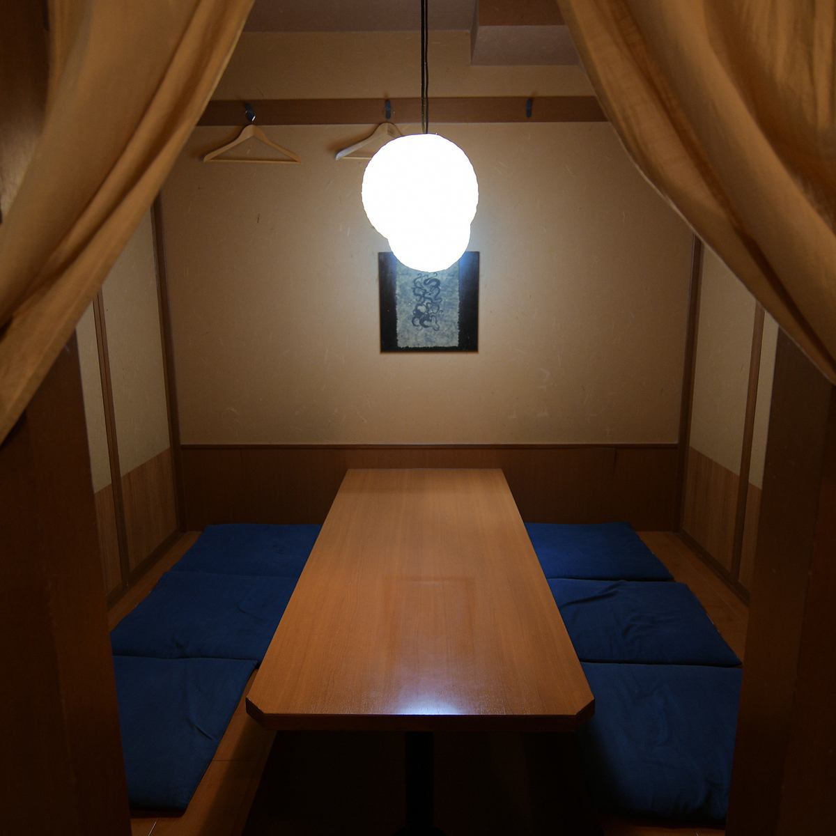 落ち着ける雰囲気のお席ご用意してます♪