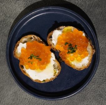 いくらとリコッタチーズのブルスケッタ