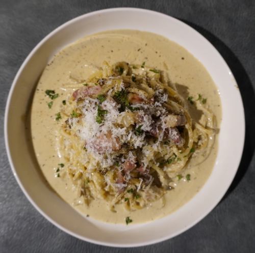 舞茸とパンチェッタのポルチーニクリームパスタ