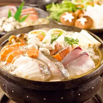 3-hour premium all-you-can-drink included. Choose your hot pot. 9 dishes in total, including a 7-item sashimi platter and a seafood hot pot from northern Japan. 7,000 → 6,000 yen.