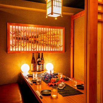 It is a 2-minute walk to the nearest Shimbashi station.Ginza Station, Hibiya Station, Yurakucho Station, Uchisaiwaicho Station, Shiodome Station and other nearby stations are within walking distance.You can relax slowly without worrying about the last train time.It is a private room space that can be used for various scenes from 2 people to a maximum of 100 people.It will be a completely private room completely shut out from the next customer.