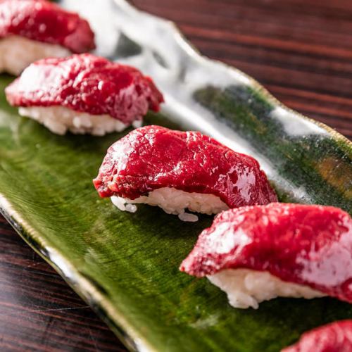 Meat sushi (5 pieces of premium lean horse meat)