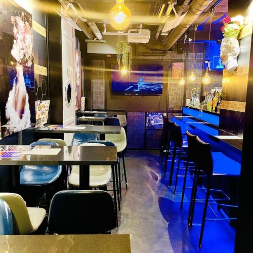 時尚舒適的餐廳。共有35個座位，可供個人或團體用餐。