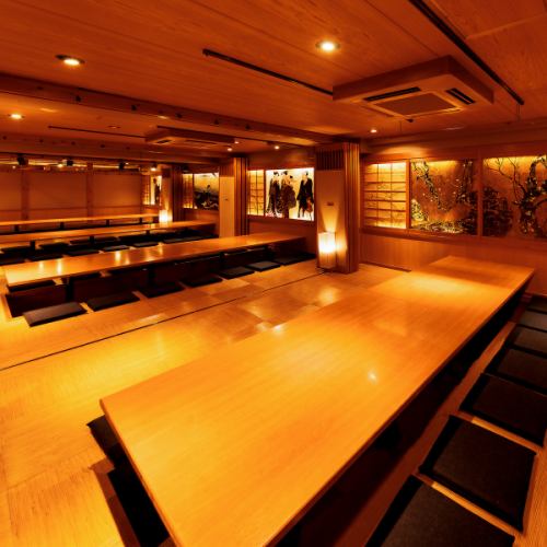 <p>新宿駅から徒歩1分の個室居酒屋。最大無制限飲み放題で大人数向けの個室利用可能。掘りごたつ式の完全個室は最大70名様まで対応可能。用途に応じて4室に仕切ることができ、大人数での宴席にも最適です。大型モニターを備え、貸切や会議、プレゼンテーションなど多目的にご利用いただけます。</p>