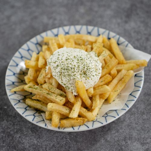 フライドポテト サワークリーム添え