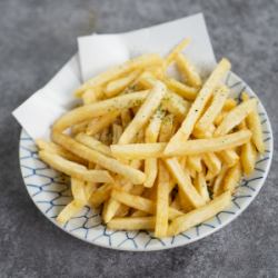 フライドポテト トリュフ塩仕立て