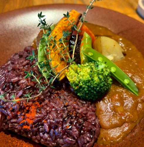 やみつきになる辛さ！牛すじカレー