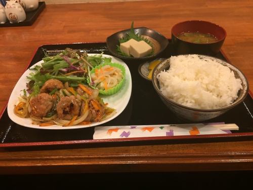 Popular menu Tsukune lunch is made with sweet vinegar please!